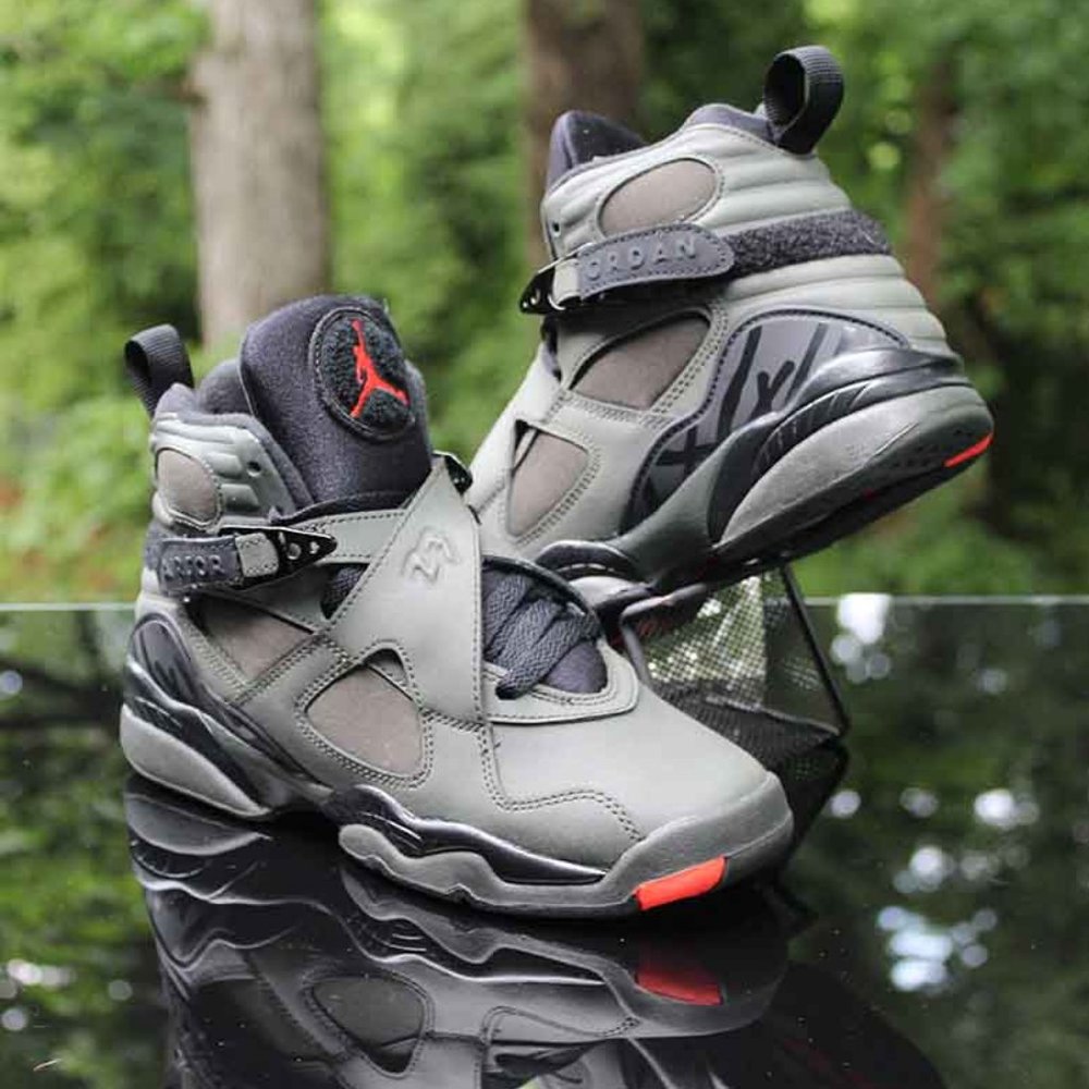 Air Jordan 8 Retro Take Flight Size 4Y